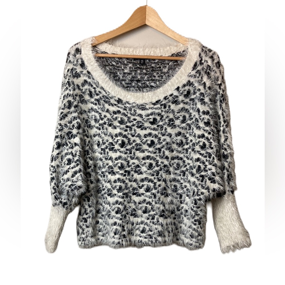 XOXO women’s white leopard print sweater, large, SUPER SOFT & COZY